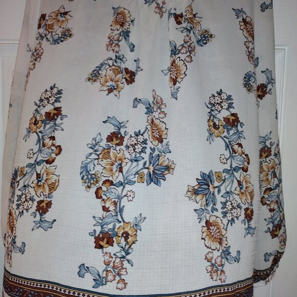 PRETTY FEMINE BLOUSE WITH CUT OUT SLEEVES - Picture 4 of 4